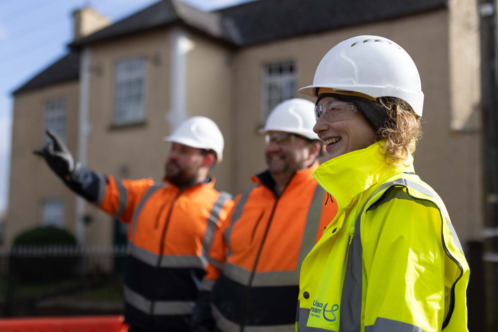 3 UÉ workers smiling at an LRP site
