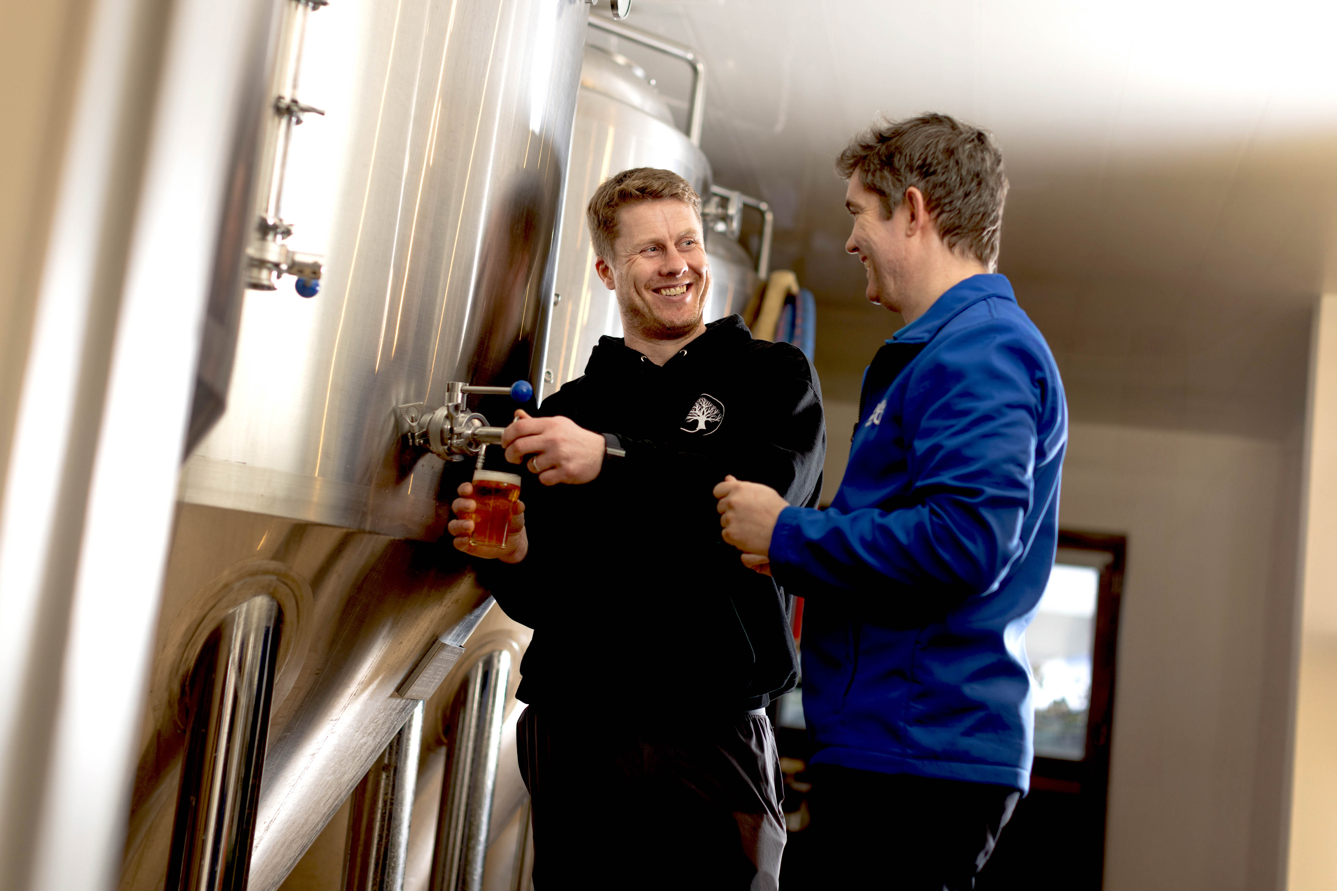 UÉ employee being shown a brewery